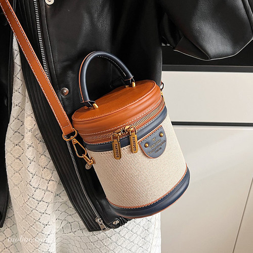 超火小众撞色包包女2025新款时尚百搭斜挎包精致手提圆筒包小拎包 - 图1