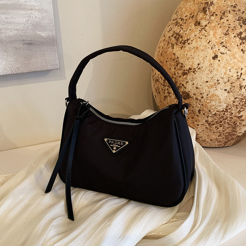 时尚百搭ins尼龙布包包女2025新款斜挎包时尚超火小众上班小拎包,淘宝优惠券,粉丝福利购,淘宝优惠卷