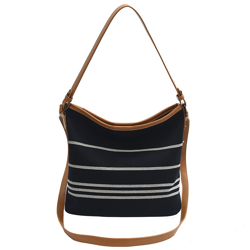 休闲超火秋冬小包包女2025新款轻便简约帆布斜挎包单肩托特水桶包,淘宝优惠券,粉丝福利购,淘宝优惠卷