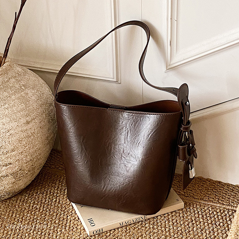 高级感复古小包包2025新款时尚女士单肩腋下包通勤复古手提水桶包,淘宝优惠券,粉丝福利购,淘宝优惠卷