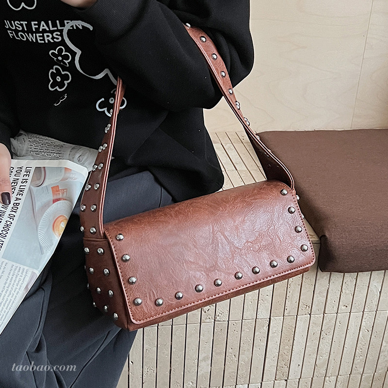 高级感小众铆钉包包女2026新款时尚通勤单肩腋下包手提小拎法棍包,淘宝优惠券,粉丝福利购,淘宝优惠卷