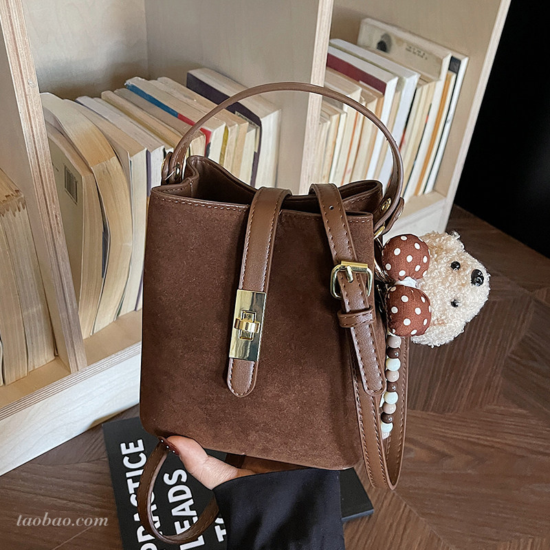 复古磨砂包包女2026新款时尚百搭斜挎包流行爆款手提水桶包小拎包,淘宝优惠券,粉丝福利购,淘宝优惠卷