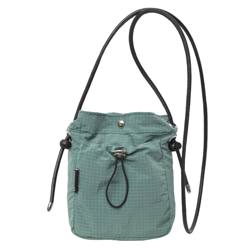 休闲超火尼龙布小包包女2025新款夏季百搭斜挎包单肩水桶包手机包,淘宝优惠券,粉丝福利购,淘宝优惠卷