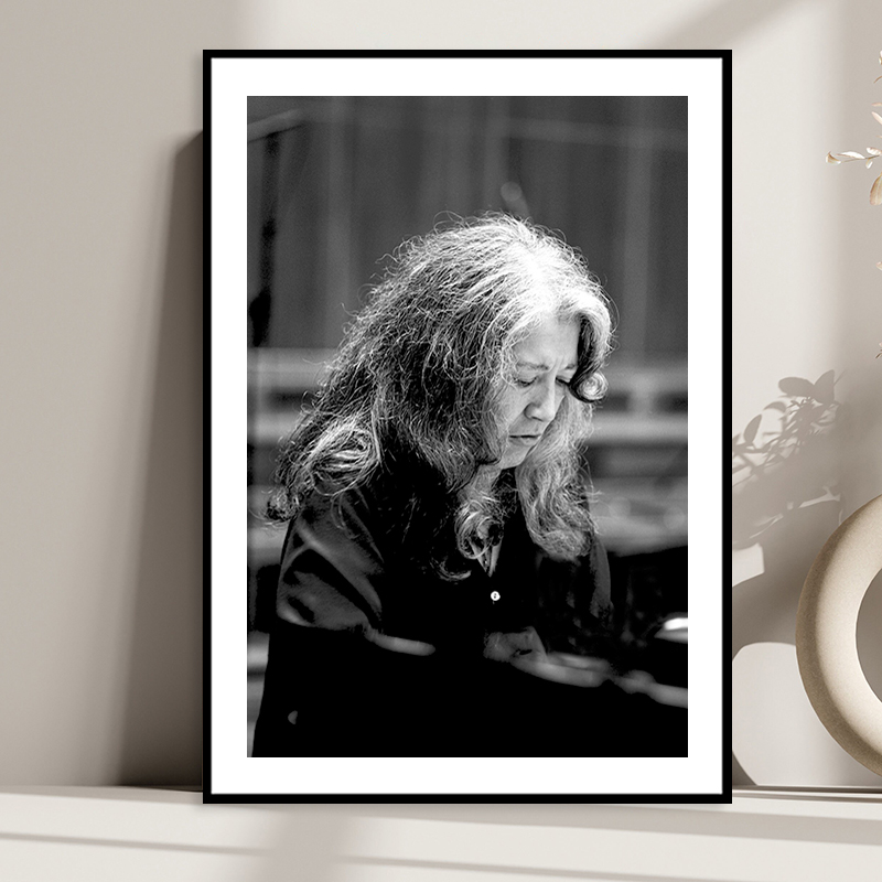 Martha Argerich 阿格里奇古典钢琴家音乐家琴房教室海报装饰挂画 - 图1