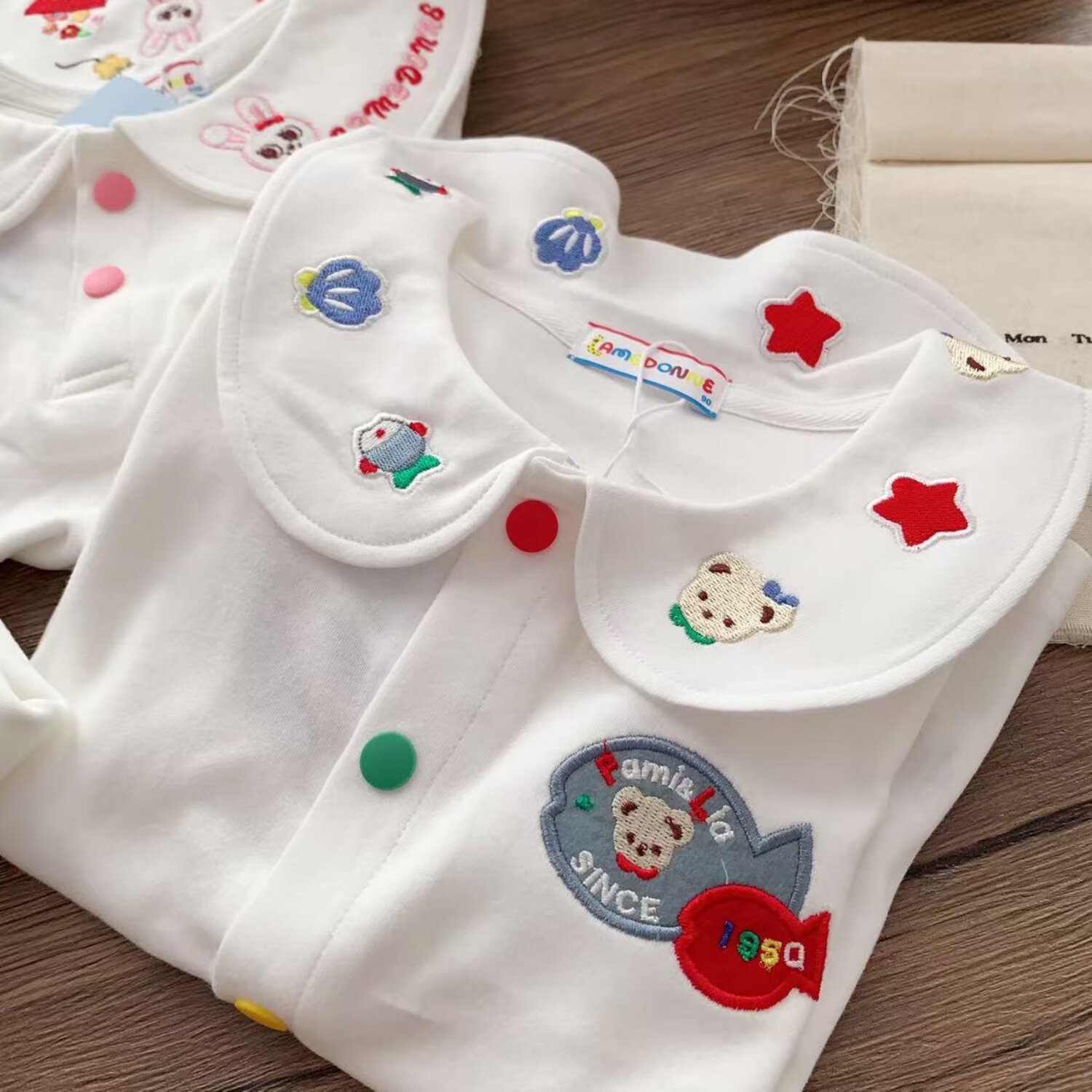 外贸日单儿童打底衫卡通刺绣纯棉内搭白色娃娃领男女童可爱打底衫,淘宝优惠券,粉丝福利购,淘宝优惠卷