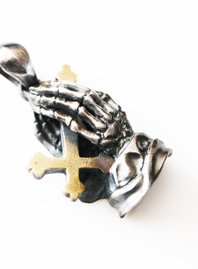 上帝之手吊坠铁头的店情侣祈祷