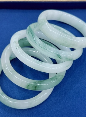 天山翠手镯冰种飘花少女手镯玉镯