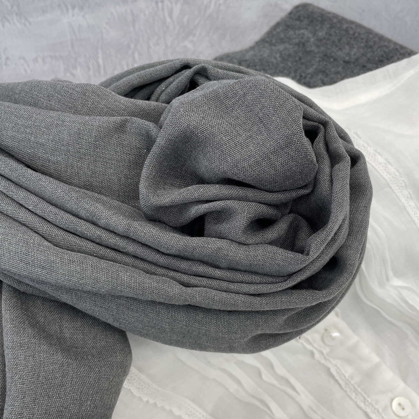 2025新款围巾女薄春秋超大韩版百搭纱巾护颈围脖纯色空调披肩灰色