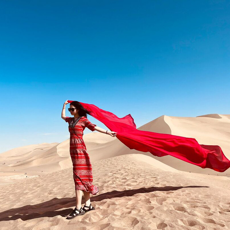 大西北沙漠防晒拍照红色披肩围巾女薄款青海茶卡盐湖旅游棉麻纱巾
