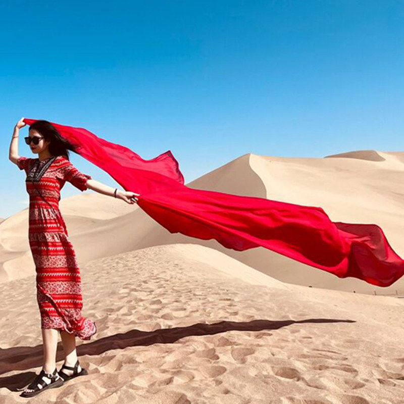 大西北沙漠防晒拍照红色披肩围巾女薄款青海茶卡盐湖旅游棉麻纱巾