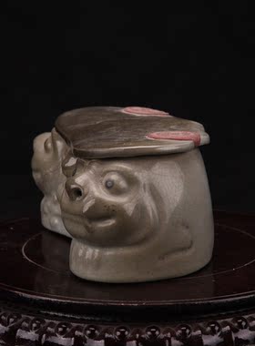 宋汝窑折枝花乾隆御题有裂老虎枕头