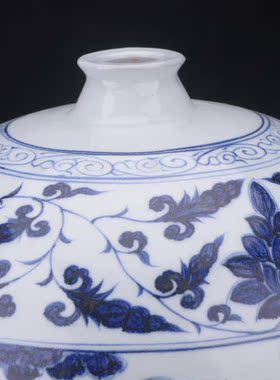 大元国成吉思汗头像青花高士图纹梅瓶