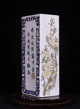 大清康熙年制珐琅彩折枝花纹四方镶器笔筒花插