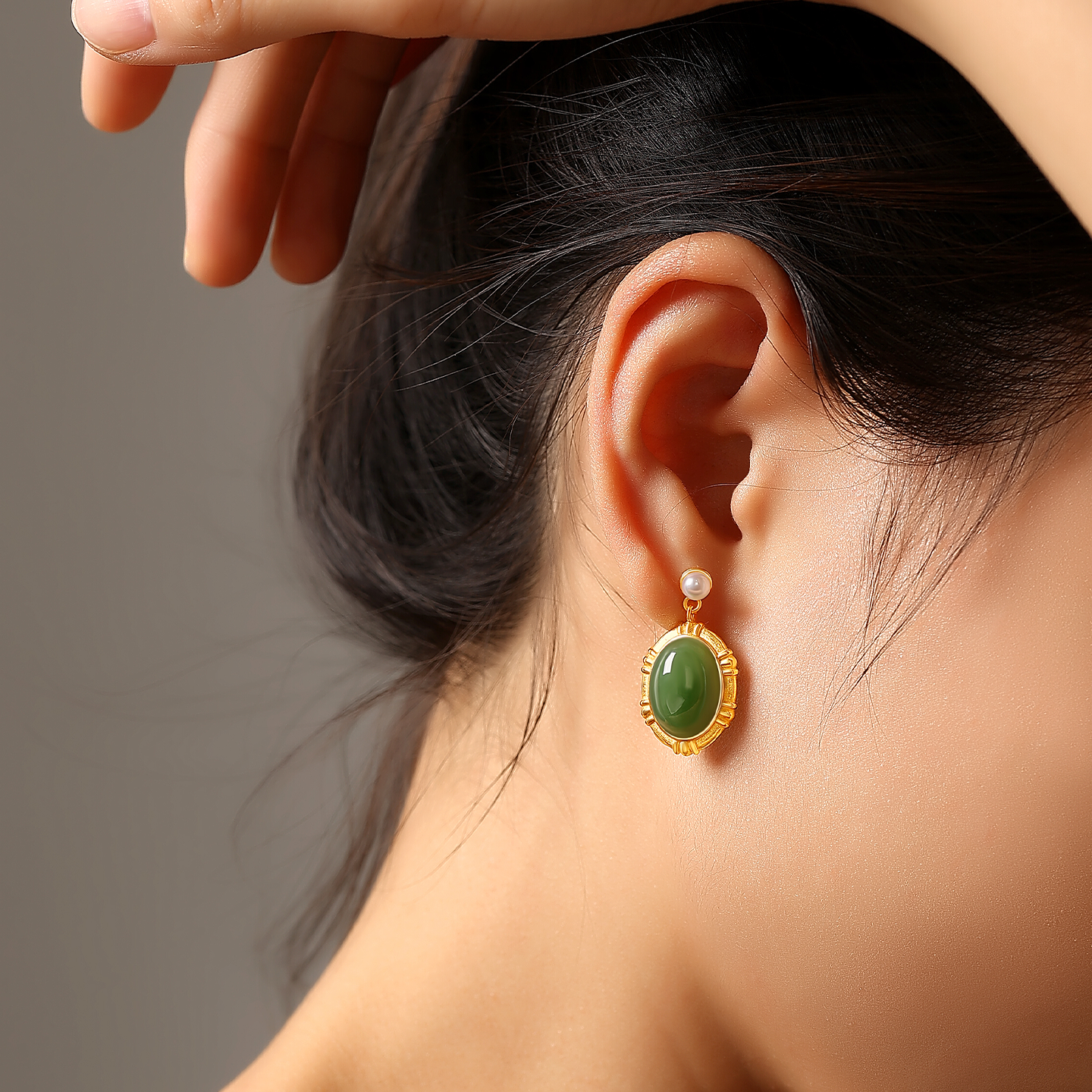 天然俄料碧玉蛋面无事牌耳环女925银复古菠菜绿淡水珍珠耳坠耳饰 - 图2