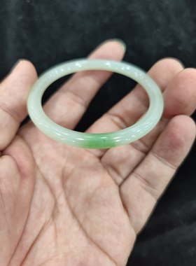 和田白玉手镯飘绿翠青手镯无裂无纹质地干净中细圆条手镯54圈口