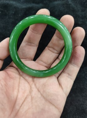 和田碧玉手镯冰底阳绿白加绿圆条手镯无裂无黑质地细腻圆润55圈口