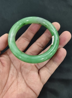 和田碧玉手镯猕猴桃手镯苹果绿白加绿圆条手镯无裂质地细腻58圈口