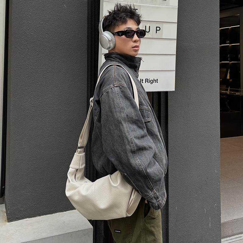 2025新款男包潮牌饺子包休闲斜挎包男士简约百搭街头运动复古单肩,淘宝优惠券,粉丝福利购,淘宝优惠卷