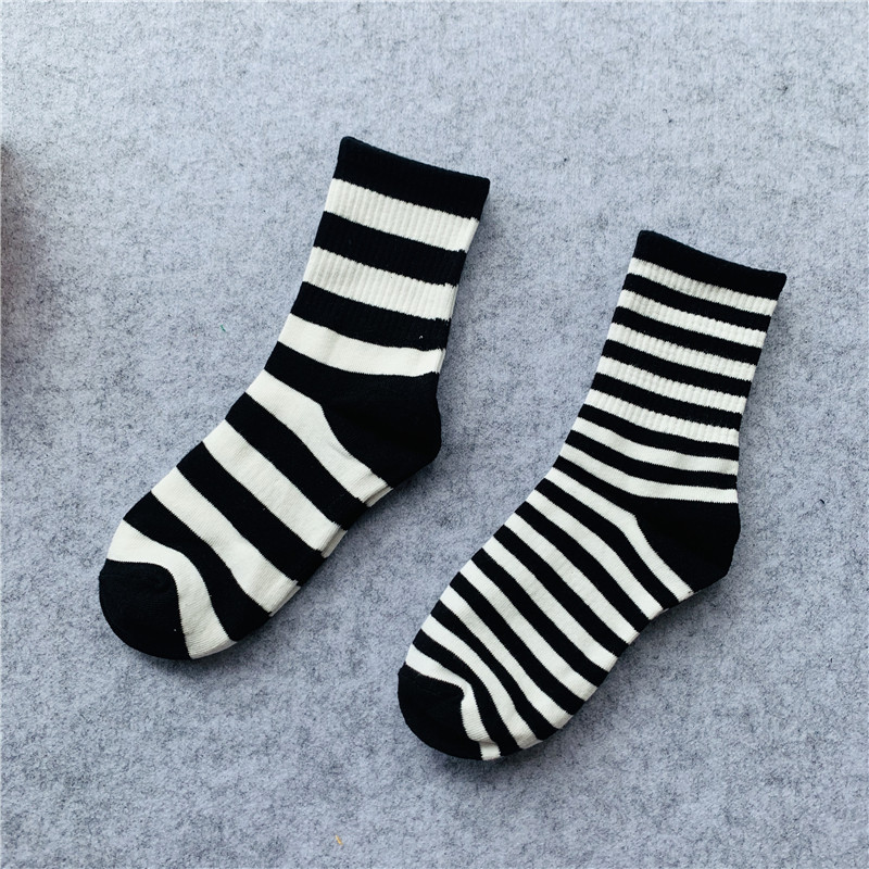 25秋冬新品韩国奶牛条纹潮袜子ins黑白学院风男女情侣纯棉中长筒,淘宝优惠券,粉丝福利购,淘宝优惠卷