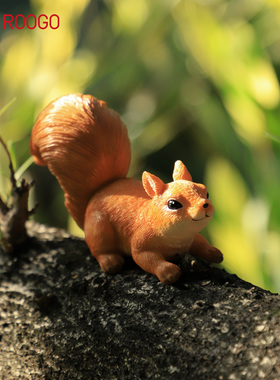 可爱灵动小松鼠庭院绿植摆件创意林园树干造景写实动物装饰品挂件