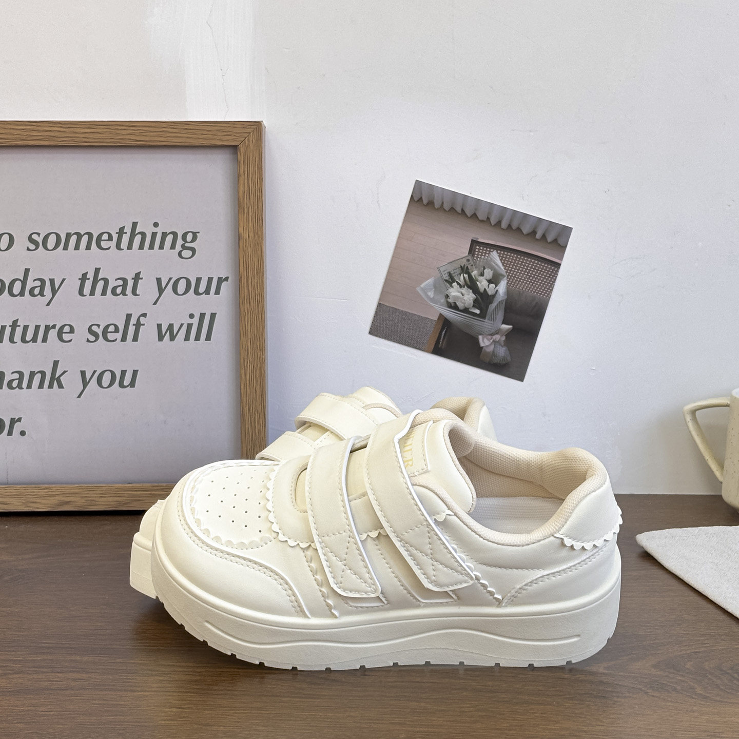 魔术贴圆头厚底通勤板鞋女2026春季新款学生休闲增高小白鞋,淘宝优惠券,粉丝福利购,淘宝优惠卷