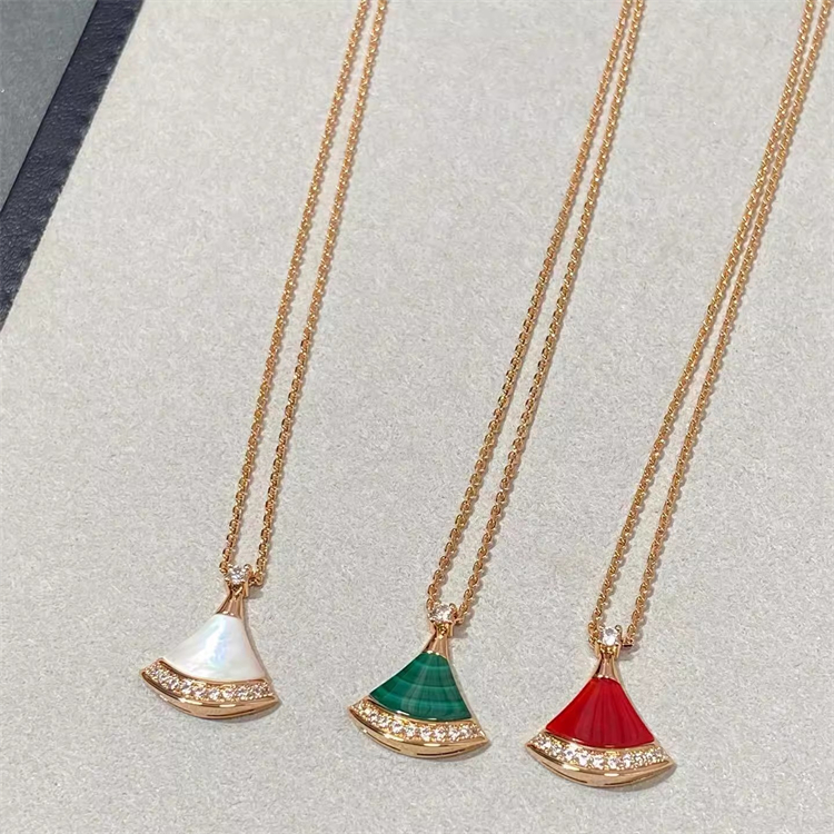 轻奢定制18k金小扇子项链女士扇形大裙子白贝母小裙子红玉髓吊坠 - 图1