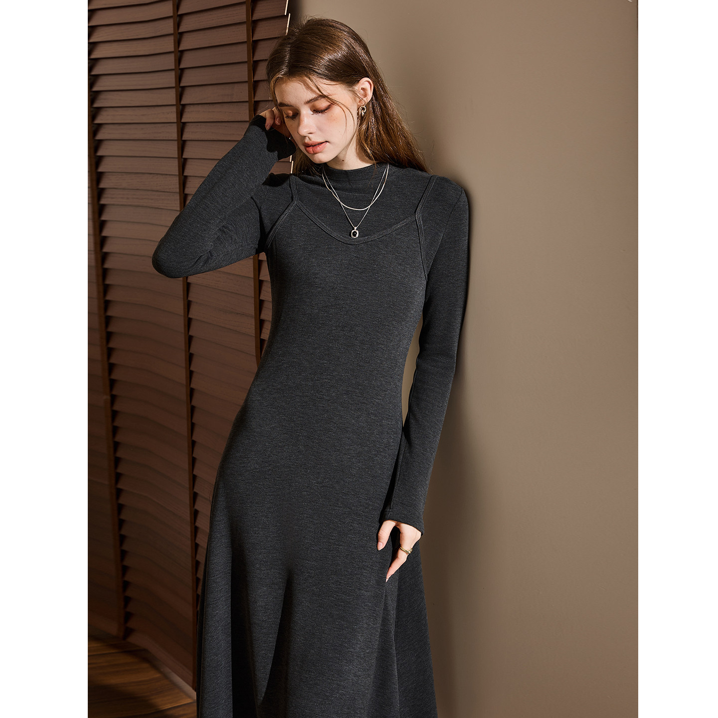 库恩玛维假两件针织连衣裙女2025年秋季新款优雅气质中长款毛衣裙