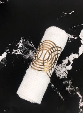样板房卫浴店展厅毛巾扣摆件洗手间瓷砖浴室店卫生间马桶软装饰品