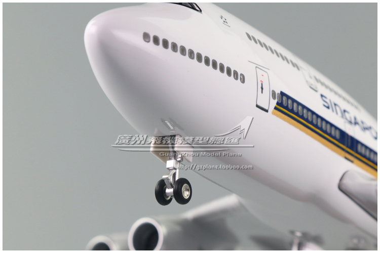 新加坡航空B747-400感应LED灯起落架塑料仿真47cm飞机模型1:150 - 图2