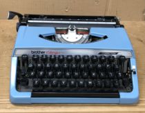 Vintage] Japanese Brothers Brands Brother Blue Metal Shell Old English Typewriter normal use