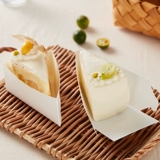 Вырежьте мусс -корпус, катящий кусок нижней точки прозрачный пластиковый треугольник десерт West Point Box
