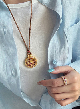 小红书爆款法式复古高级感可旋转玫瑰花窗项链轻奢小众百搭毛衣链