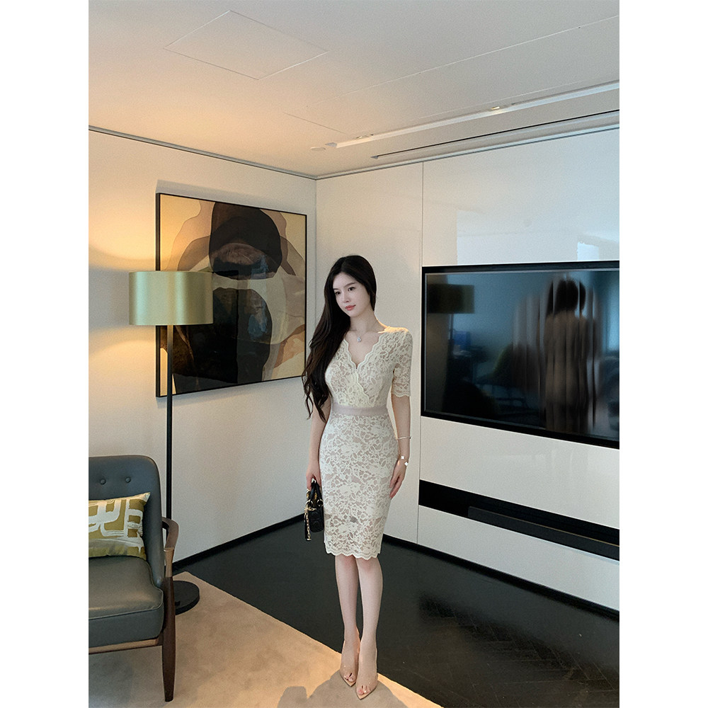 THE SWAN司凰轻奢 娇贵姐姐 弹力修身包臀裙女温柔气质蕾丝连衣裙