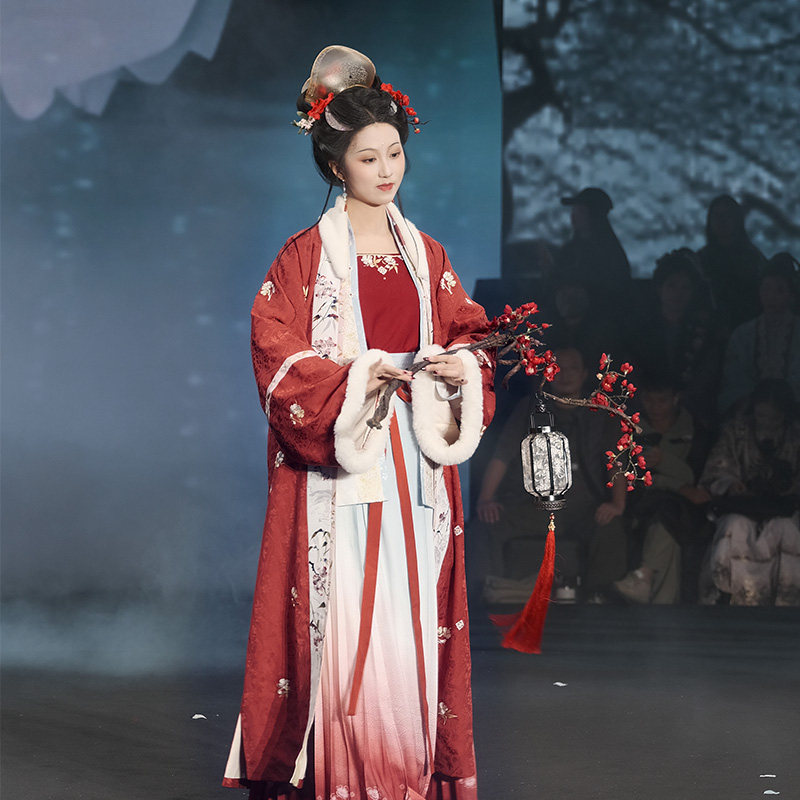 瞳莞原创汉服红梅煮雪2.0直领对襟长褙子秋冬保暖汉服百迭裙百搭,淘宝优惠券,粉丝福利购,淘宝优惠卷
