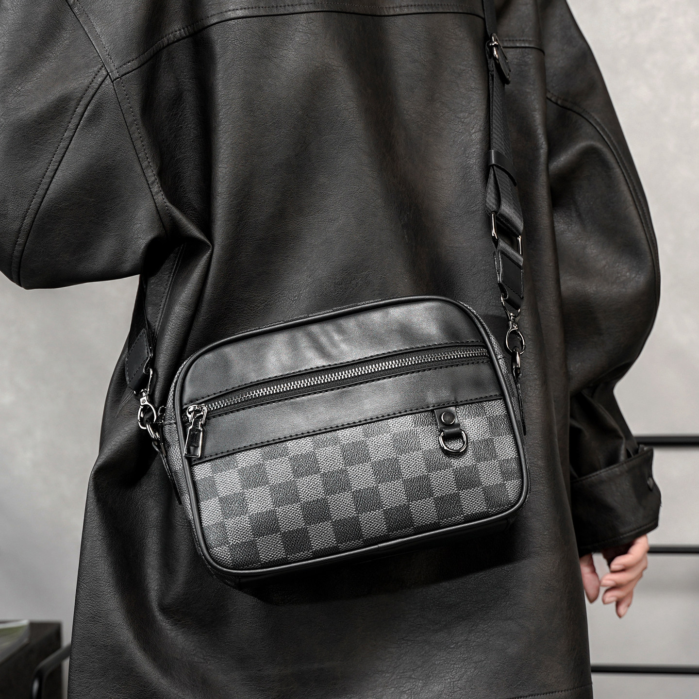 单肩包男新款潮牌时尚皮质格子运动斜挎包日韩休闲潮流青年小跨包,淘宝优惠券,粉丝福利购,淘宝优惠卷