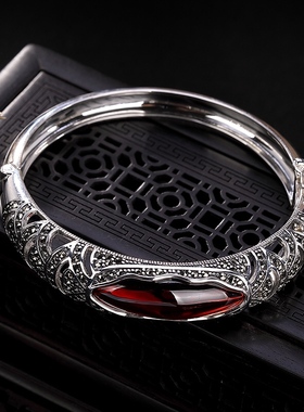 S925纯银复古镶嵌马克赛石榴红蓝砂石个性时尚镂空气质女款手镯环