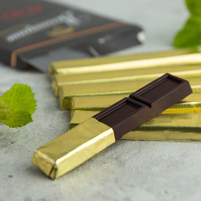 Praise for sucrose-free 100% black chocolate imported from Russia