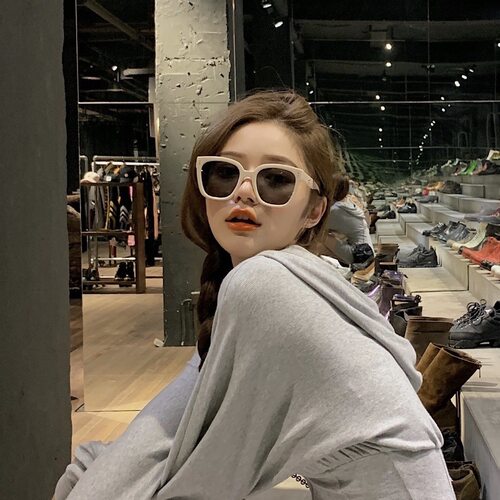 复古新款网红同款奶白色墨镜米色旅游方形大框情侣街拍太阳眼镜男 - 图1