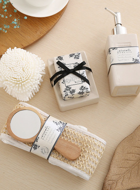 样板房间浴室洗手间卫生间浴缸架摆件洗漱套装软装家居展厅组合