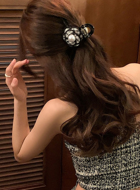 山茶花抓夹女高级感盘发夹后脑勺发量多大号鲨鱼夹珍珠发抓女发饰