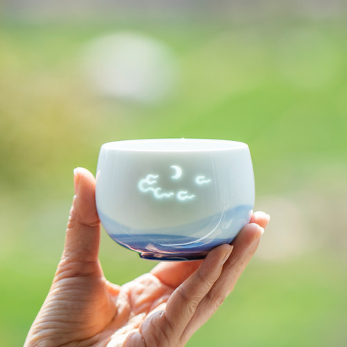 山水间远山手绘山月玲珑品茗杯主人杯景德镇陶瓷功夫茶杯中式茶器 - 图0