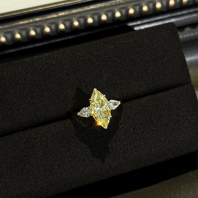 High-end super sparkling luxury water horse eye yellow diamond ring