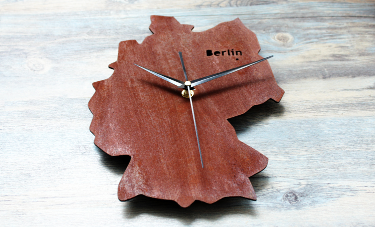 复古做旧铁锈金属Berlin柏林地图挂钟创意时尚德国城市地图钟挂表 - 图2
