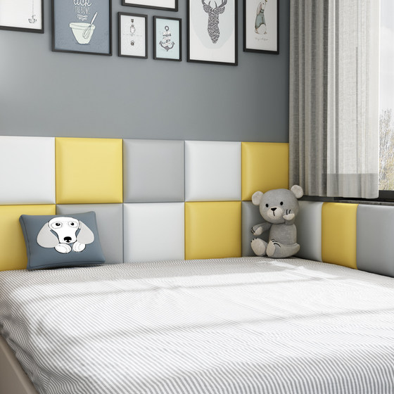 The tatami soft-covered wall surrounds the bed and protects it from bumps.