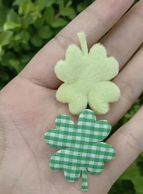 小众古早甜美四叶草毛绒胸针