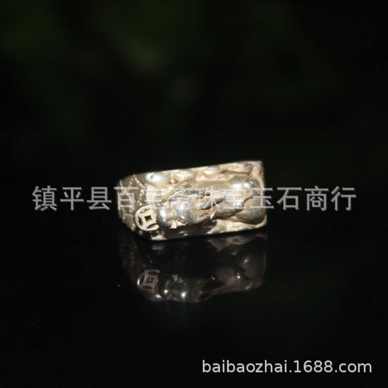 The manufacturer imitates the Qing Dynasty and supplies silver-plated white copper, antique Pixiu rings, finger rings, miscellaneous antique collections
