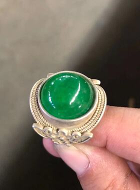 批发复古阳绿色翠玉戒指 藏银镶嵌男款可伸缩绿色玉戒指一件代发