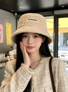 羊羔毛渔夫帽女秋冬天颗粒绒毛绒可爱加厚字母黑白保暖鱼夫女帽