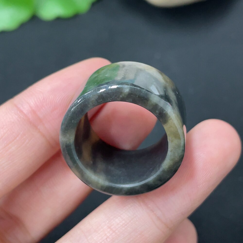 Hetian jade blue and white ring has good oil resistance and the inner diameter of the ring is 18.2MM