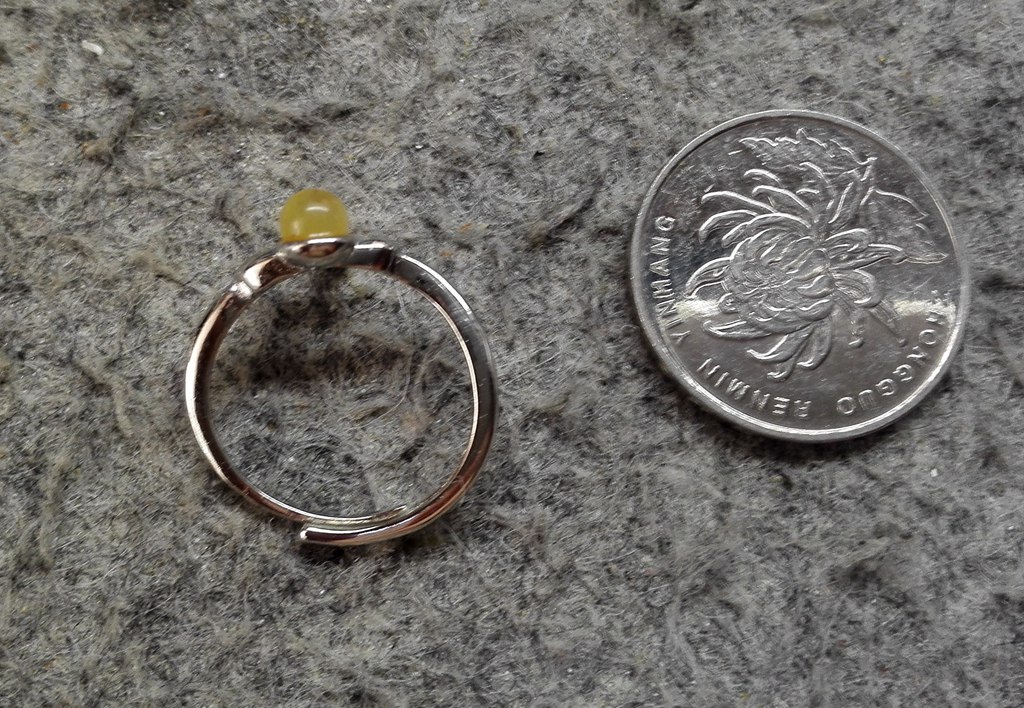 The factory is losing money and is on clearance. Beeswax and small rings. See comparison for sizes. The price of one.